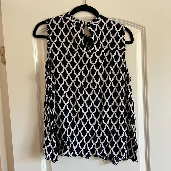 Crown & Ivy black tank top - Picture 2 of 3